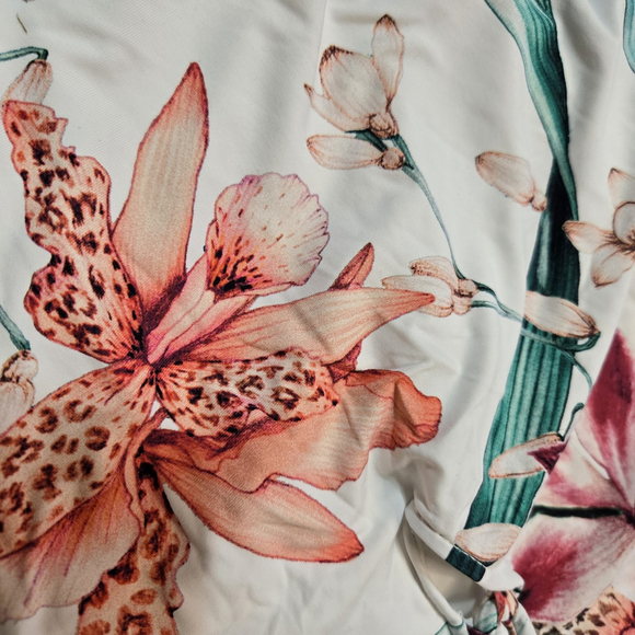 La Blanca Floral Ruffle Off Shoulder One Piece Swimsuit White Size 6 NWT Beach - Picture 4 of 11